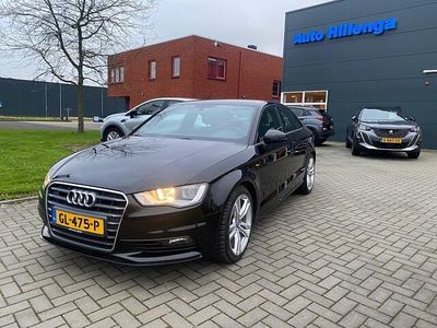 Zwart (metallic) Gebruikt 2015 Audi A3 S-Line Sedan | € 12.950 (Eerlijke prijs)
