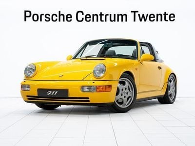Geel Occasion 1990 Porsche 911 Carrera Cabriolet | € 194.900