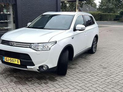 Occasion Mitsubishi Outlander P-HEV 121 PK (88 kW) 2015 Wit Stationwagen