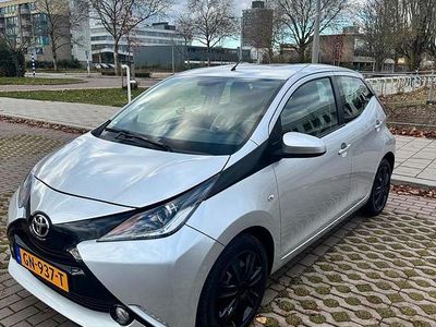Gebruikt 2015 Toyota Aygo X-play Hatchback | € 5.000 (Eerlijke prijs)