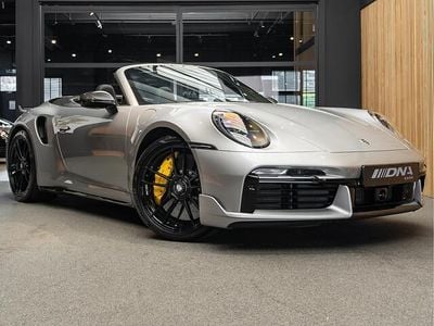 Zilver (metallic) Gebruikt 2022 Porsche 911 Turbo S Cabriolet Sport Cabriolet | € 259.992 (Goede deal)