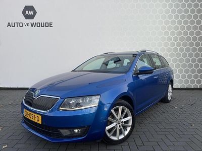 Blauw Occasion 2015 Skoda Octavia Stationwagen | € 9.950 (Duur)