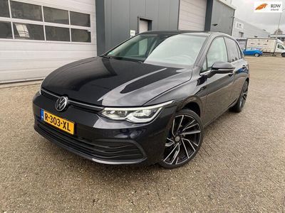 tweedehands VW Golf VIII 1.5 TSI R-Line Business / Zeer nette voertuig / veel opties / pano / 3 maanden garantie!!!!!