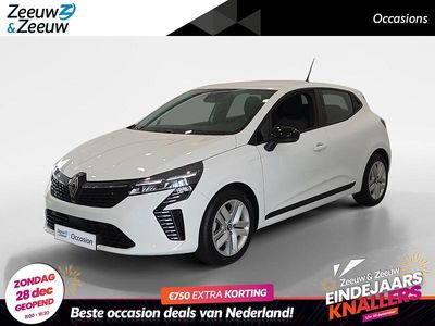 Licht wit Gebruikt 2024 Renault Clio V Evolution Hatchback | € 17.185 (Eerlijke prijs)