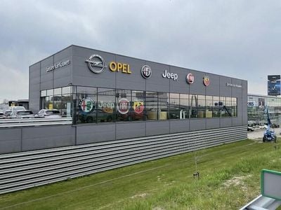 Zwart Occasion 2024 Peugeot e-2008 Active SUV | € 23.890 (Goede deal)