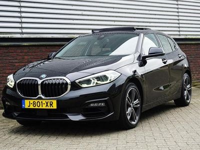 Zwart Gebruikt 2020 BMW 118 Sport Line Hatchback | € 22.900 (Eerlijke prijs)
