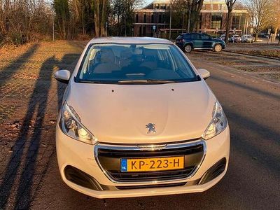 Wit Occasion 2016 Peugeot 208 Active Hatchback | € 6.950 (Eerlijke prijs)