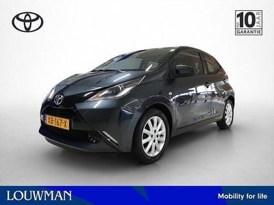 Occasion Toyota Aygo X-play 69 PK (50 kW) 2016 Grijs metallic Hatchback