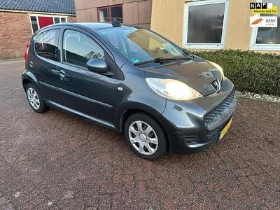 Grijs Gebruikt 2010 Peugeot 107 Urban Move Hatchback | € 2.695 (Eerlijke prijs)