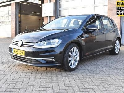 Zwart Occasion 2019 VW Golf VII Highline Hatchback | € 15.250 (Goede deal)