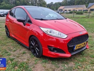 Rood Occasion 2016 Ford Fiesta ST-Line Hatchback | € 8.500 (Iets duurder)