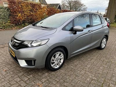 Grijs (metallic) Gebruikt 2016 Honda Jazz Comfort Hatchback | € 13.950 (Eerlijke prijs)