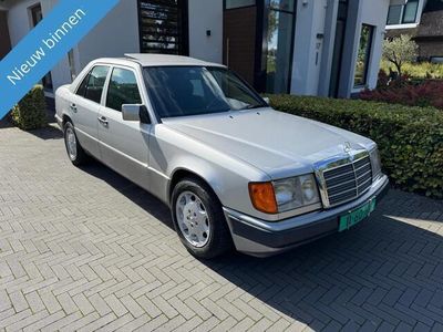 Grijs Gebruikt 1993 Mercedes 200 Sedan | € 14.950