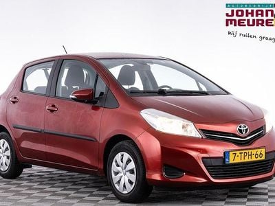 Rood Occasion 2014 Toyota Yaris Hatchback | € 9.900 (Eerlijke prijs)