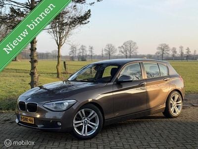 Bruin (metallic) Occasion 2013 BMW 116 Executive Hatchback | € 8.950 (Eerlijke prijs)