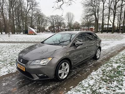 Grijs Gebruikt 2016 Seat Leon ST CONNECT Stationwagen | € 7.999 (Goede deal)