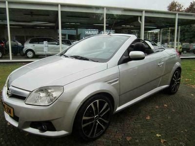 Occasion Opel Tigra Cosmo 125 PK (91 kW) 2004 Grijs, metallic lak Cabriolet