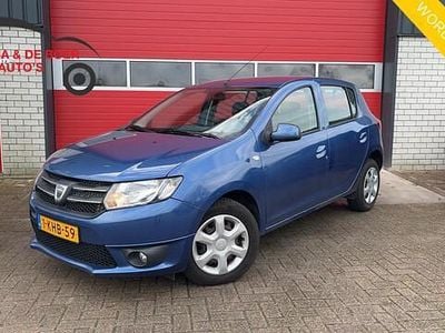 Blauw Gebruikt 2013 Dacia Sandero Lauréate Hatchback | € 4.444 (Eerlijke prijs)