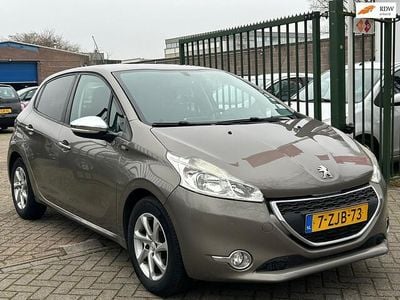 Grijs Gebruikt 2015 Peugeot 208 Style Hatchback | € 5.999 (Eerlijke prijs)