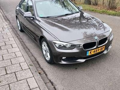 Bruin Gebruikt 2013 BMW 316 Executive Sedan | € 11.250 (Goede deal)
