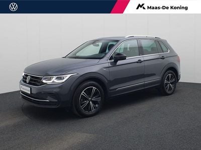 Grijs Occasion 2023 VW Tiguan Move SUV | € 34.440 (Super prijs)