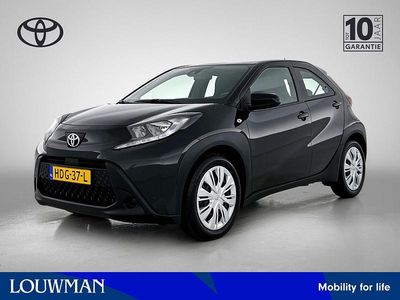 Zwart Occasion 2025 Toyota Aygo X Play SUV | € 19.950 (Eerlijke prijs)