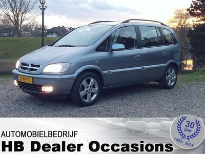 Grijs (metallic) Gebruikt 2004 Opel Zafira MPV | € 1.550 (Eerlijke prijs)