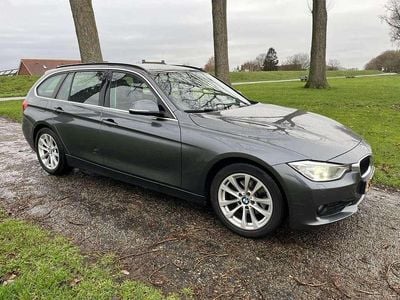 Grijs Occasion 2013 BMW 318 Executive Stationwagen | € 5.950 (Super prijs)