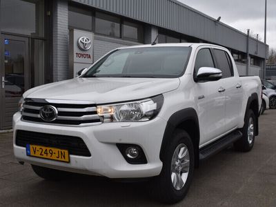 tweedehands Toyota HiLux 2.4 D-4D-F Double Cab Professional Automaat Trekhaak Parkeercamera Parkeersensoren Navigatie