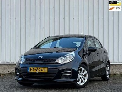 Zwart Gebruikt 2015 Kia Rio Comfort Hatchback | € 4.449 (Eerlijke prijs)