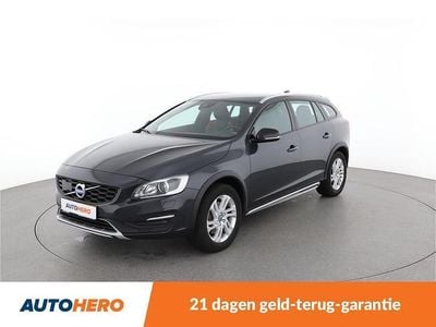 Grijs Occasion 2017 Volvo V60 CC Momentum Stationwagen | € 21.249 (Super prijs)