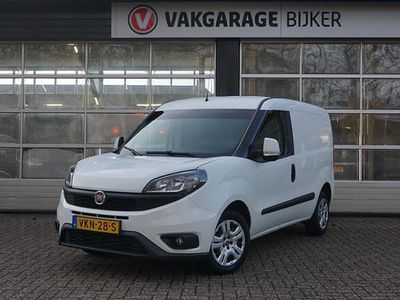 Wit (metallic) Occasion 2018 Fiat Doblò MPV | € 7.950 (Eerlijke prijs)