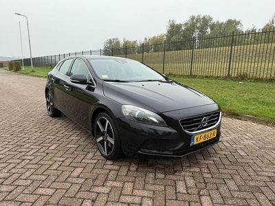 Zwart Gebruikt 2014 Volvo V40 Summum Stationwagen | € 6.950 (Eerlijke prijs)