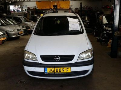 Wit Gebruikt 2002 Opel Zafira Comfort MPV | € 1.250