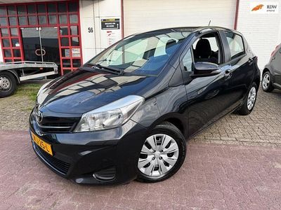 Zwart (metallic) Gebruikt 2012 Toyota Yaris Hatchback | € 7.750 (Eerlijke prijs)