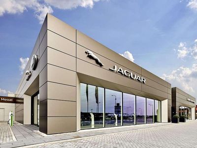 Grijs Occasion 2025 Land Rover Defender HSE Dynamic SUV | € 102.940 (Eerlijke prijs)