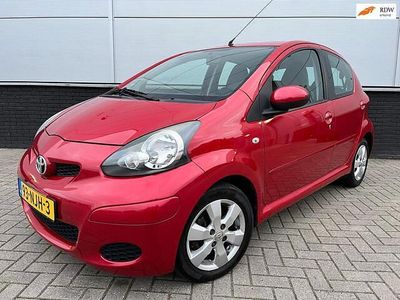 Rood Gebruikt 2010 Toyota Aygo Hatchback | € 3.450 (Eerlijke prijs)