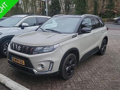 Bruin Gebruikt 2023 Suzuki Vitara Style SUV | € 24.900 (Goede deal)