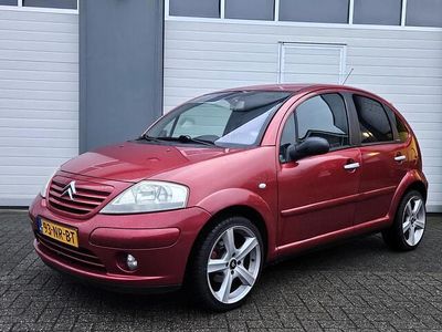 Rood (metallic) Gebruikt 2004 Citroën C3 Exclusive Hatchback | € 1.450 (Eerlijke prijs)