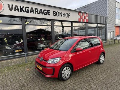 Rood Occasion 2017 VW up! move up! Hatchback | € 8.750 (Eerlijke prijs)