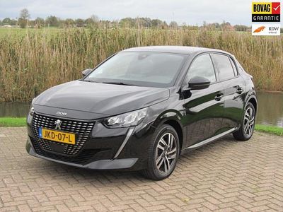 Zwart Gebruikt 2023 Peugeot 208 Allure Hatchback | € 16.450 (Goede deal)