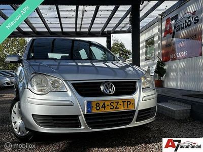 Grijs Gebruikt 2006 VW Polo Hatchback | € 1.950 (Iets duurder)