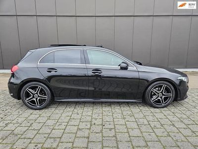 Zwart (metallic) Gebruikt 2020 Mercedes A200 Advantage Sedan | € 22.950 (Eerlijke prijs)