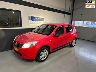 Rood Gebruikt 2009 Dacia Sandero Ambiance Hatchback | € 3.450 (Eerlijke prijs)