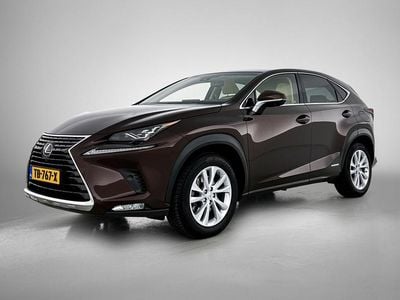 Bruin (metallic) Occasion 2018 Lexus NX300h President Line SUV | € 36.950 (Iets duurder)