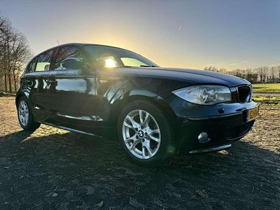 Zwart Gebruikt 2005 BMW 120 Hatchback | € 3.990 (Eerlijke prijs)