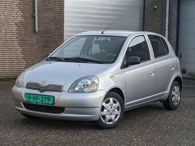 Grijs Gebruikt 2003 Toyota Yaris Hatchback | € 2.950 (Eerlijke prijs)