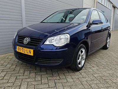 Blauw (metallic) Gebruikt 2006 VW Polo Hatchback | € 2.650 (Eerlijke prijs)