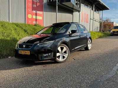 Zwart Gebruikt 2015 Seat Leon FR Hatchback | € 11.950 (Eerlijke prijs)