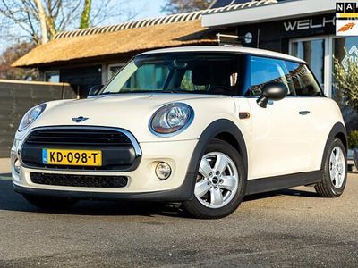 Wit Gebruikt 2016 Mini ONE Business Hatchback | € 10.950 (Eerlijke prijs)